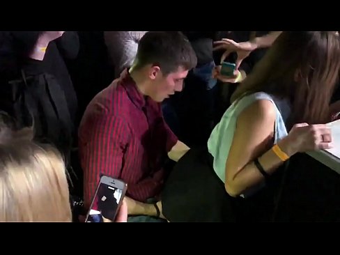❤️ Skutočný sex v ruskom nočnom klube. 18-ročné ruské dievča v análnom otvore a vagíne jebané v nočnom klube ️ Šukanie video na sk.nicepornphotos.ru ❌